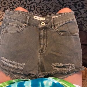 Gray Bullhead cutoff shorts